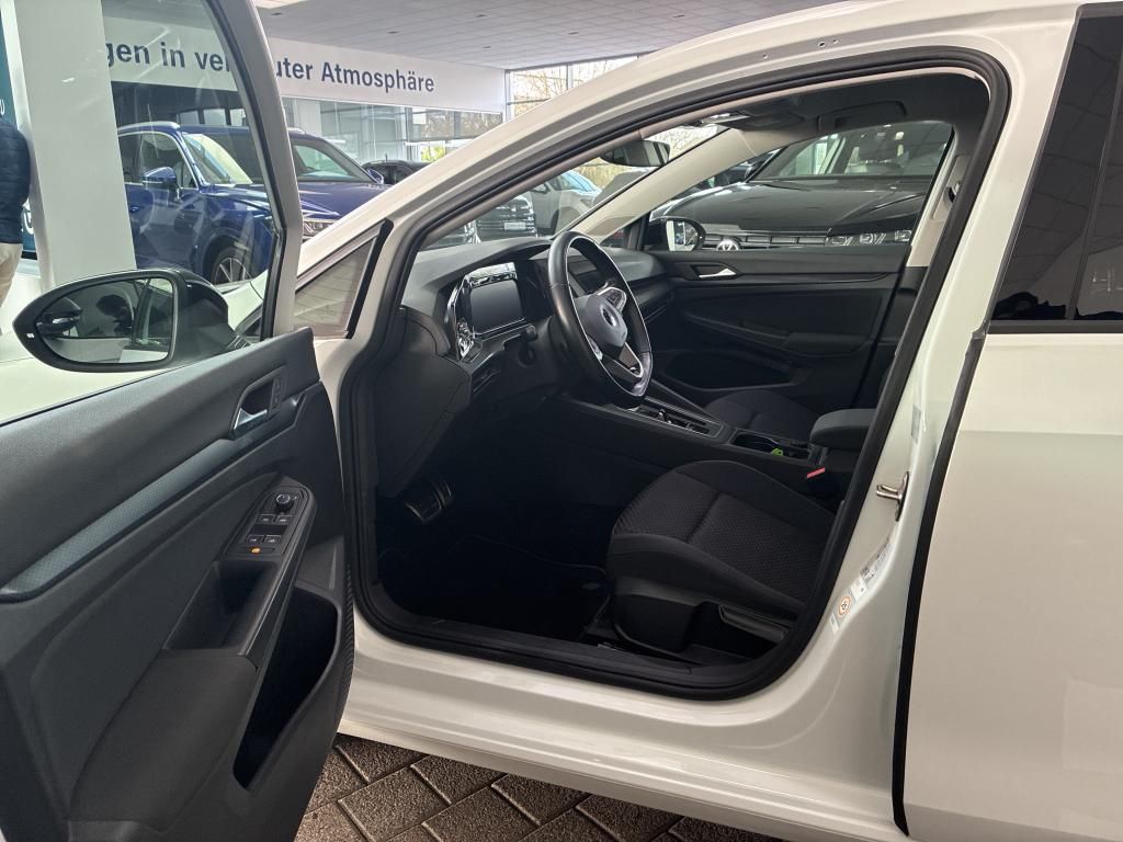 Fahrzeugabbildung Volkswagen Golf VIII eTSI United DSG LED Navi AID ACC RFK S