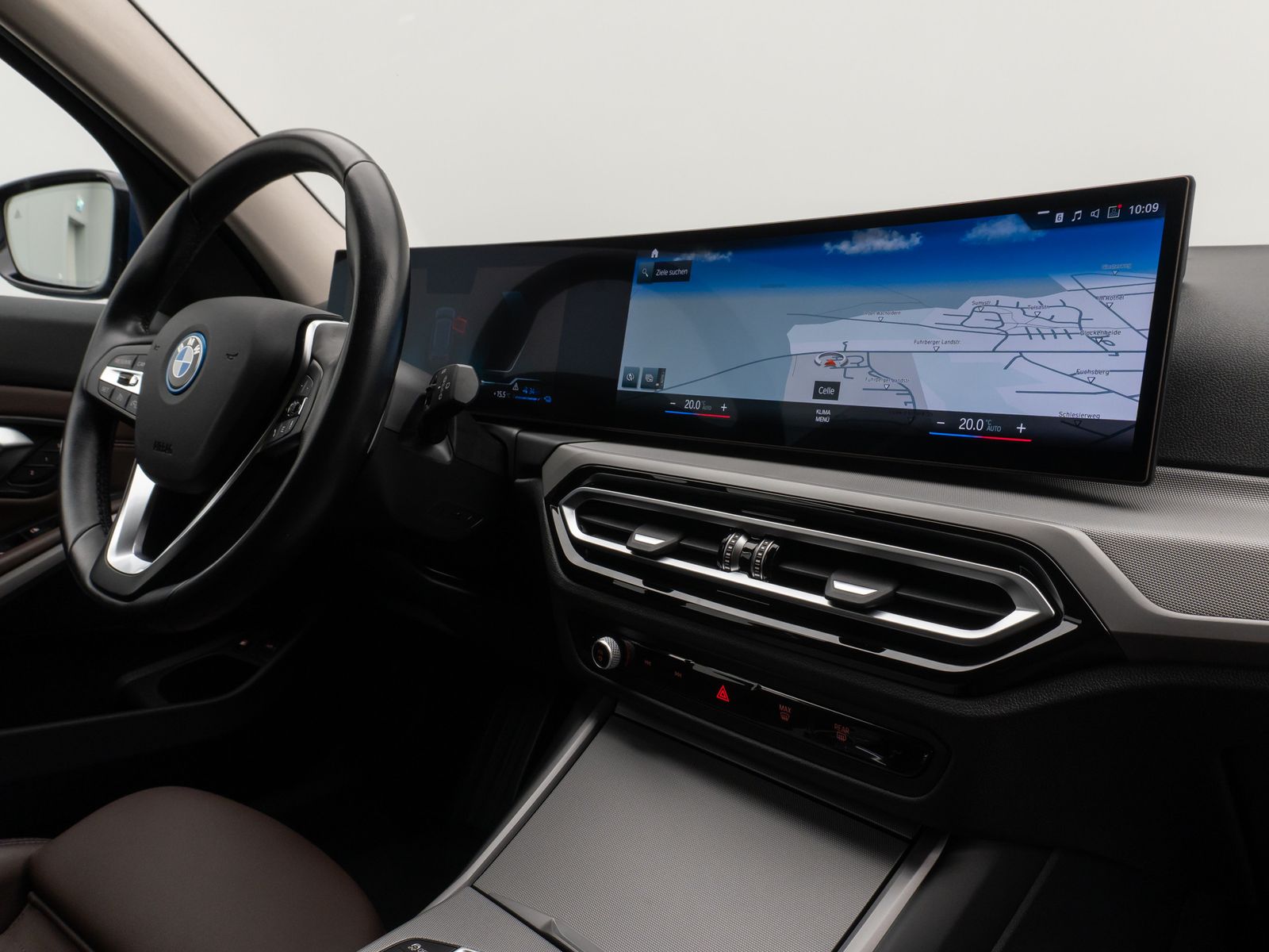 Fahrzeugabbildung BMW 330e xD Kamera HUD DAB Alarm Komfort LED Sport