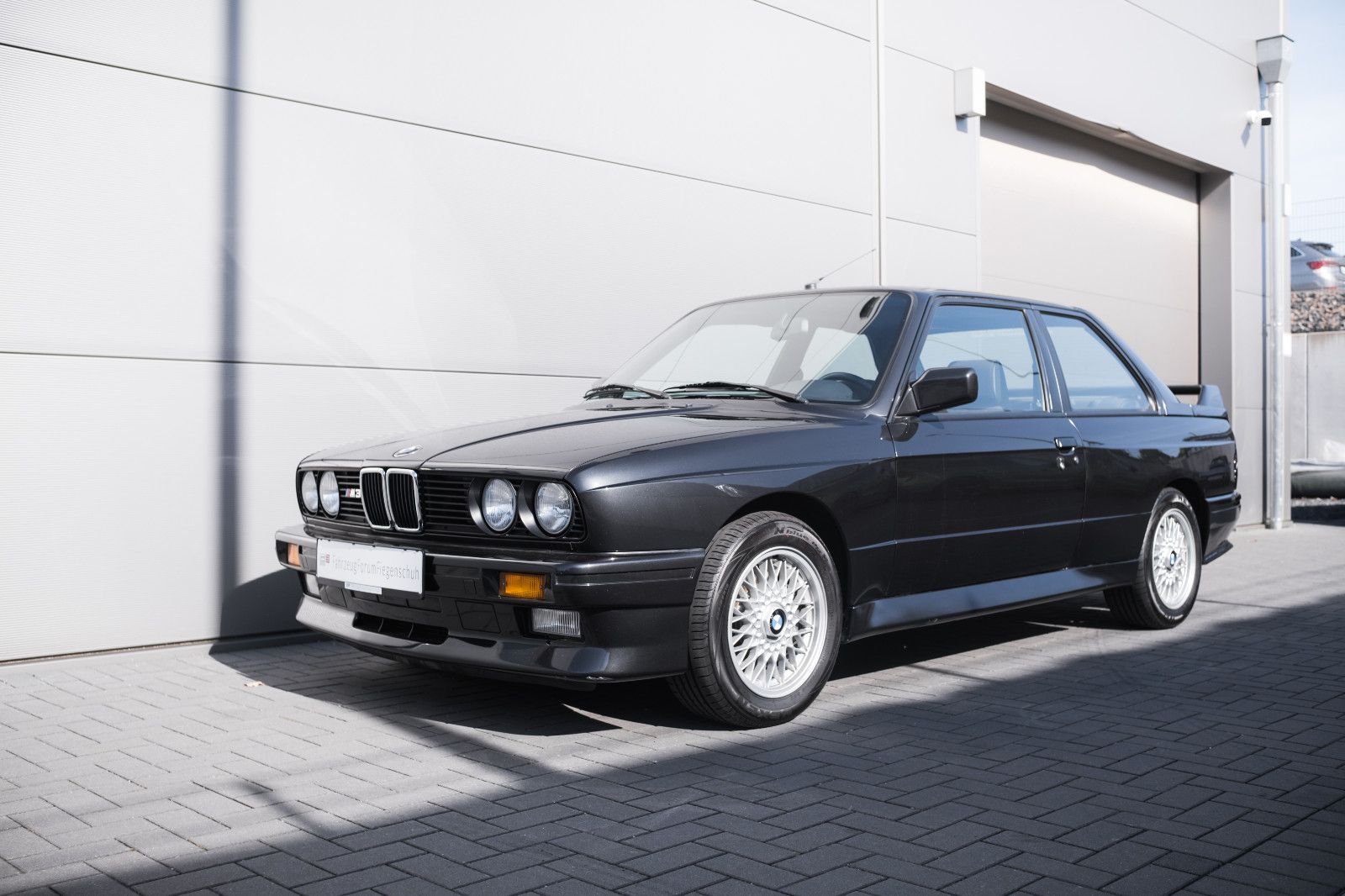 Fahrzeugabbildung BMW M3 E30 - dt. Auto - 2. Hd. - neuwertig - 29TKM!!