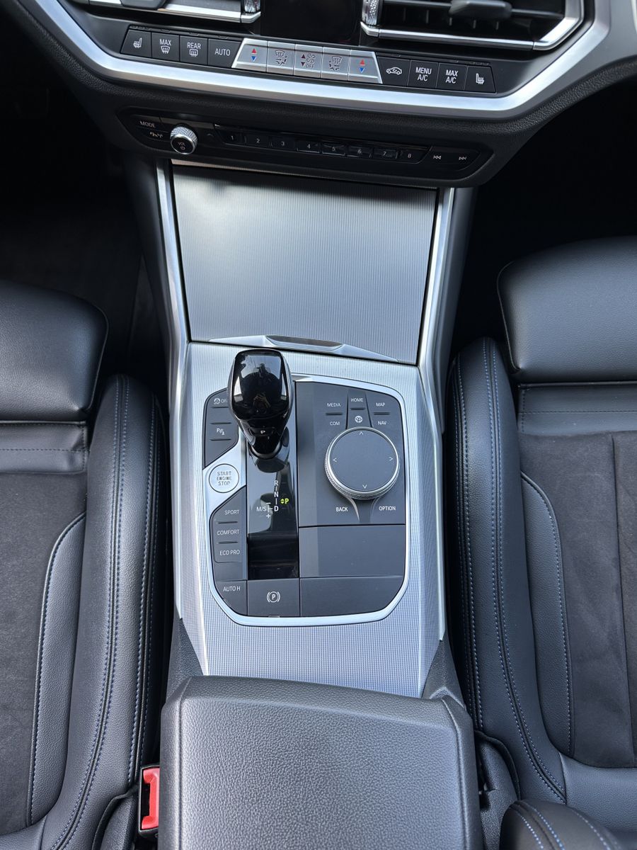 Fahrzeugabbildung BMW 320d Touring M-Sport NAV+LASER+ACC+HEAD-UP+19ZO