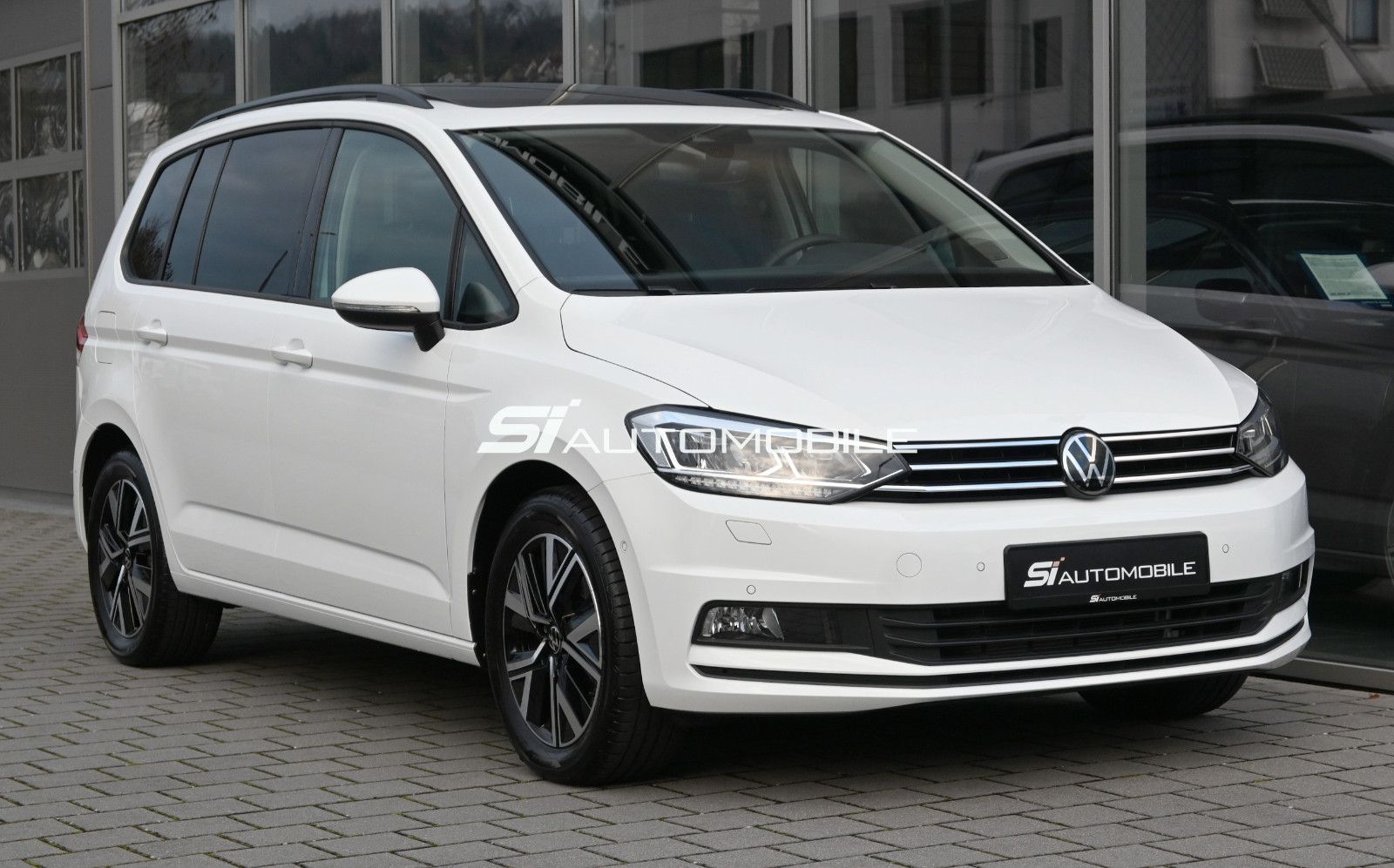 Fahrzeugabbildung Volkswagen Touran 2.0 TDI DSG °ACC°AHK°PANO°STANDHEIZ°7-SI°