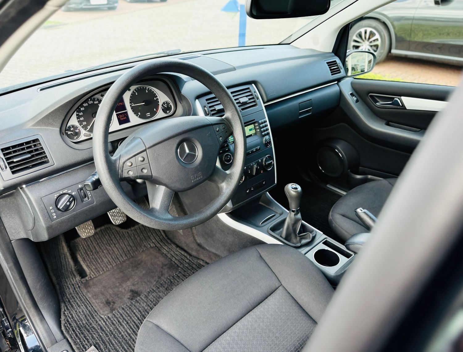 Fahrzeugabbildung Mercedes-Benz B 180 CDI Navi, PTS, AHK abn., Sitzheizung, Chro