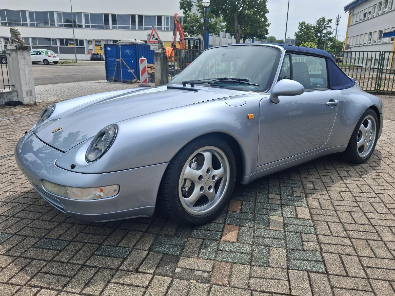 Porsche 993 Carrera 4 Cabriolet