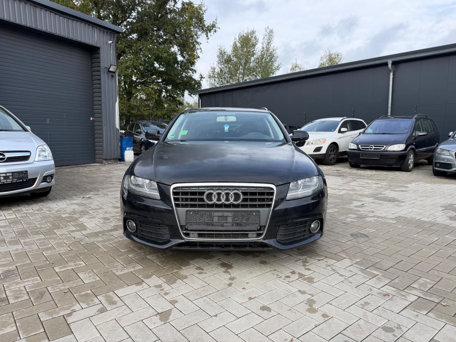 Audi A4 2011 — вигляд ззаду