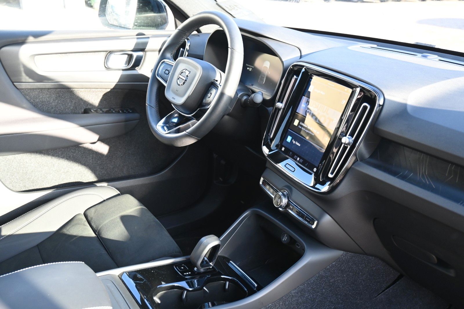 Fahrzeugabbildung Volvo C40 Recharge Pure Electric Plus *LED*STHZ*BLIS