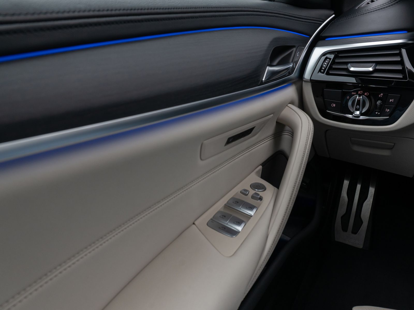 Fahrzeugabbildung BMW 540d xD M Sport Panorama Kamera Laser TV HUD H/K