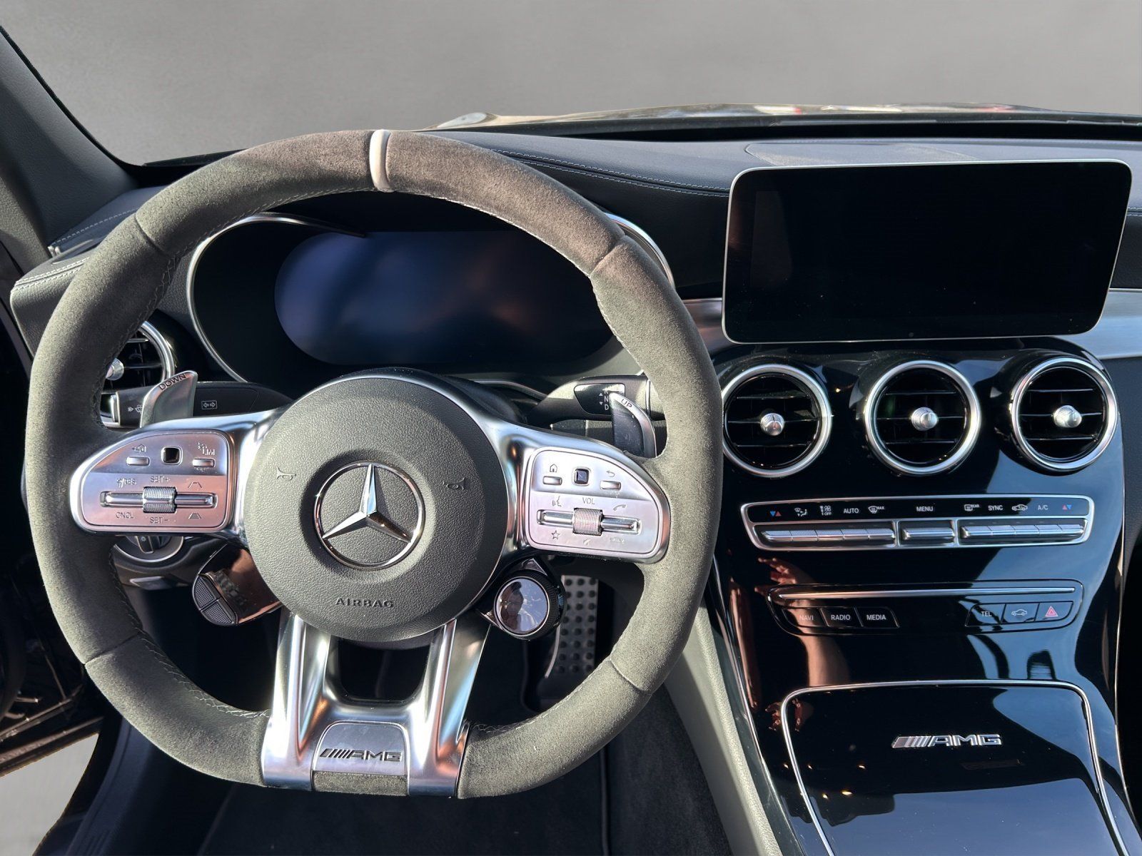 Fahrzeugabbildung Mercedes-Benz C63 S Cabrio DISTRO Perf.Sitze/AGA digiTacho HUD