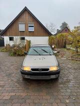 Opel Astra F Stufenheck Oldtimer - Opel Astra: Stufenheck