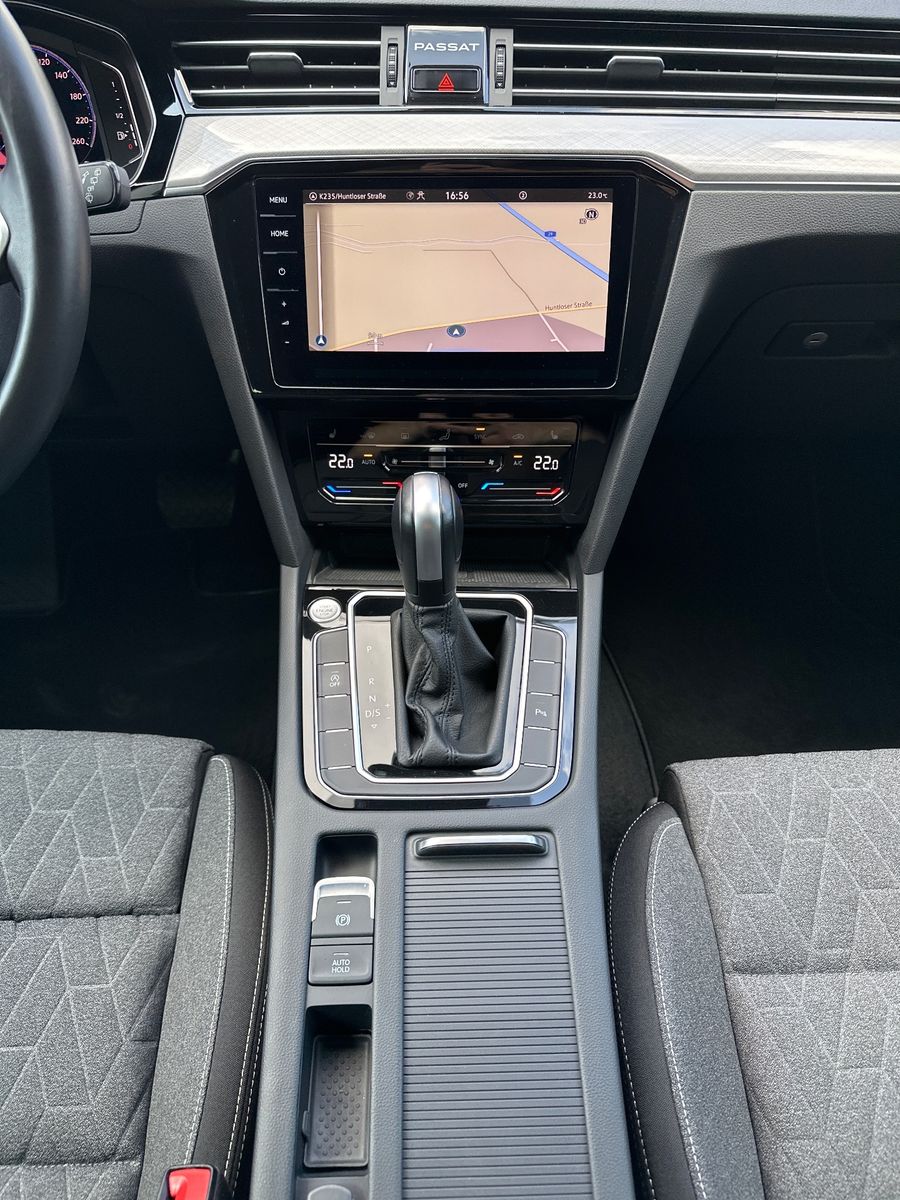 Fahrzeugabbildung Volkswagen Passat Variant 2.0 TDI DSG NAV+IQ-LIGHT+ACC