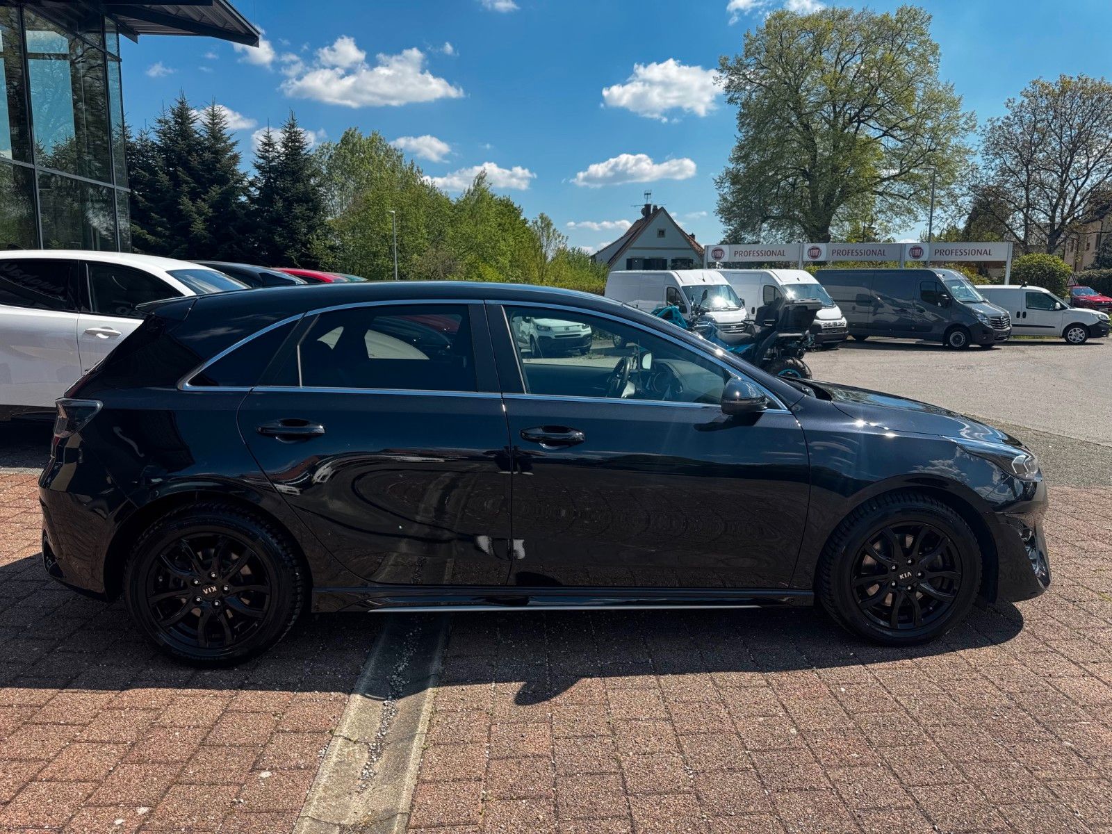 Fahrzeugabbildung Kia CEED 1.5T DCT7 GTL BENZIN 160 PS KAMERA NAVI