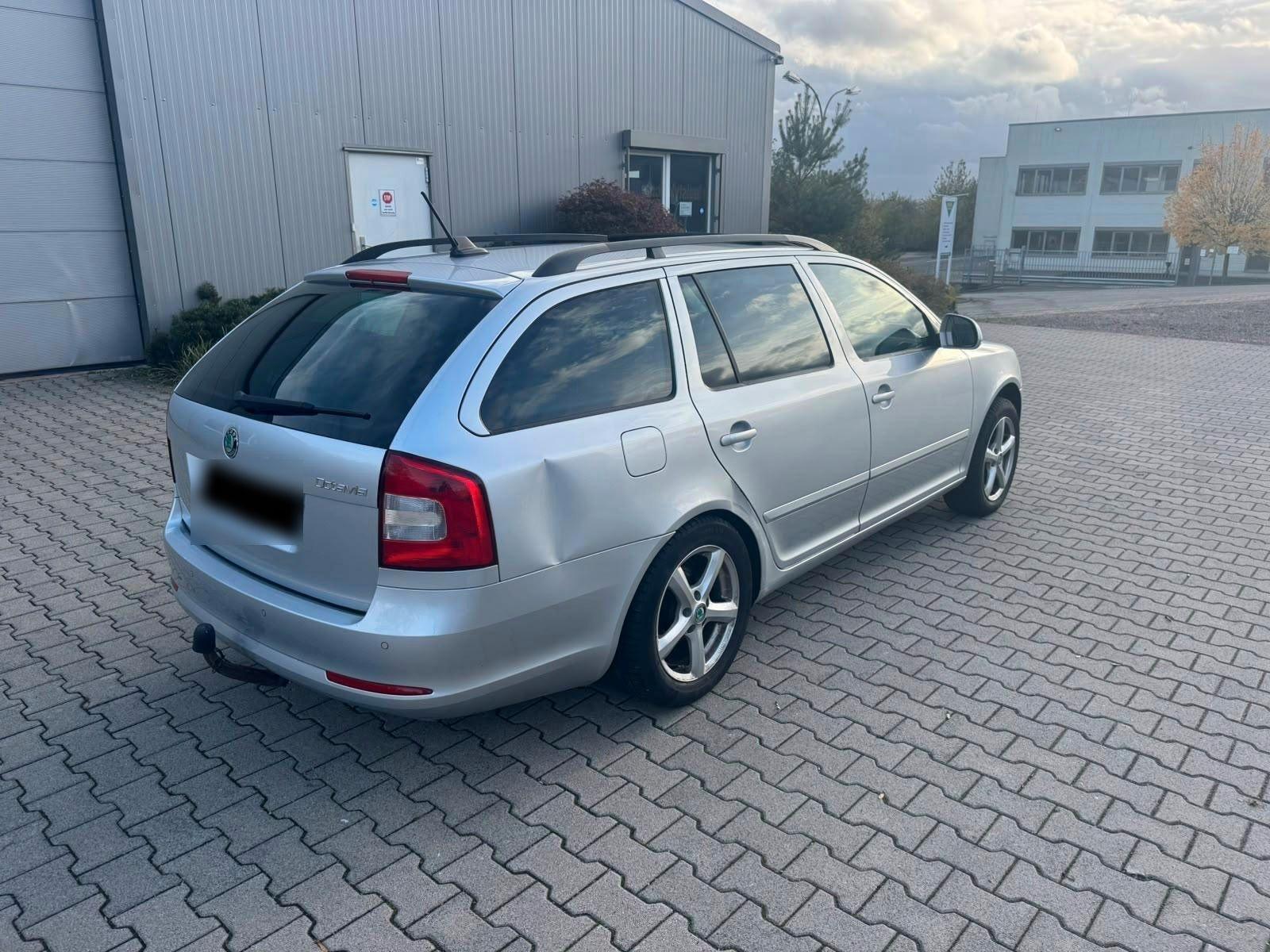 Skoda Octavia 2011 — engine 140 HP (103kW)