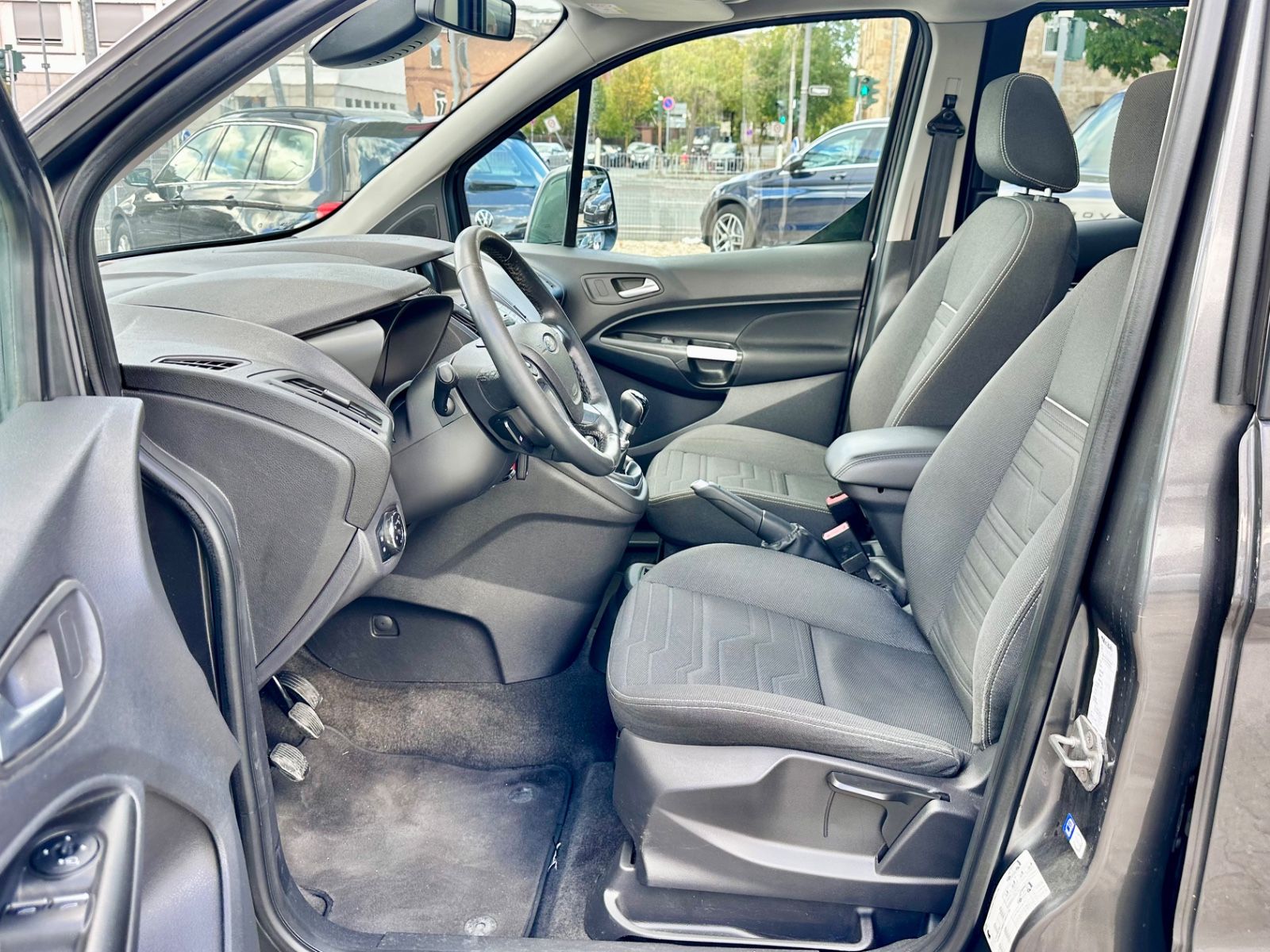 Fahrzeugabbildung Ford TOURNEO CONNECT TITANIUM*MOD.2016*