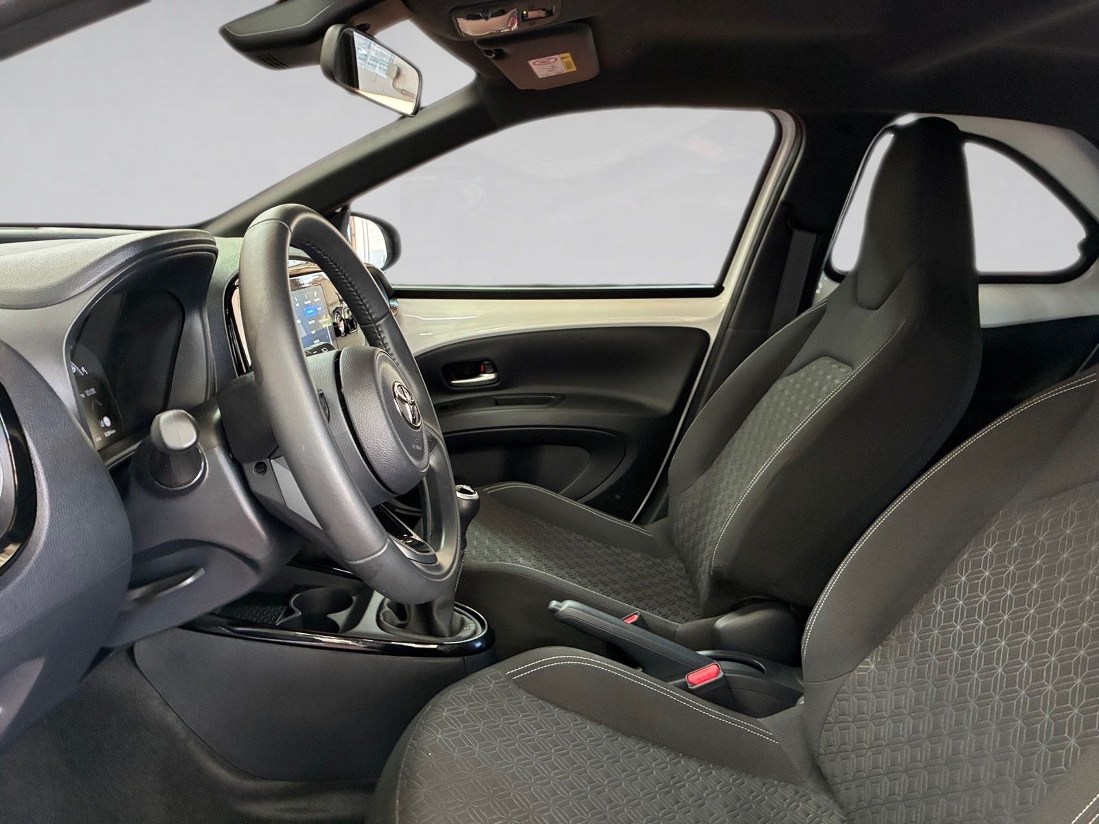 Fahrzeugabbildung Toyota Aygo X 1.0 Black&White SHZ,Winterräder,ACC,PDC