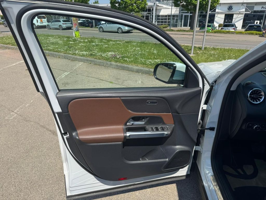 MERCEDES-BENZ GLB 200 34