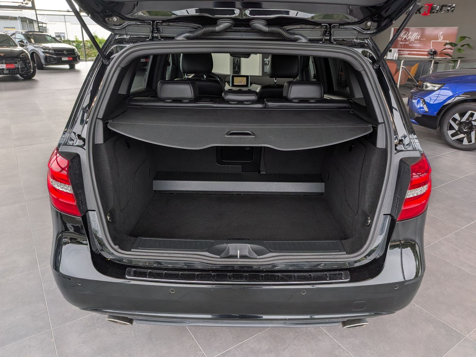 Fahrzeugabbildung Mercedes-Benz B 200 CDI Bi-Xenon Night-Paket PDC SHz Leder 18"