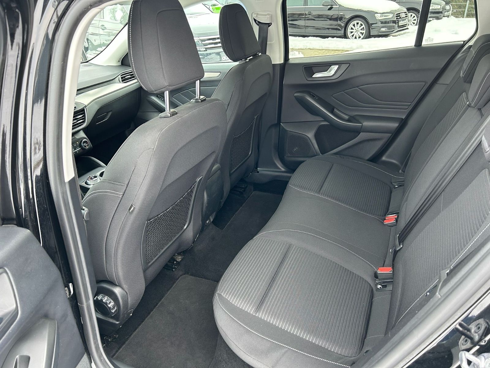 Fahrzeugabbildung Ford Focus Turnier Titanium°LED°Kamera°Navi°