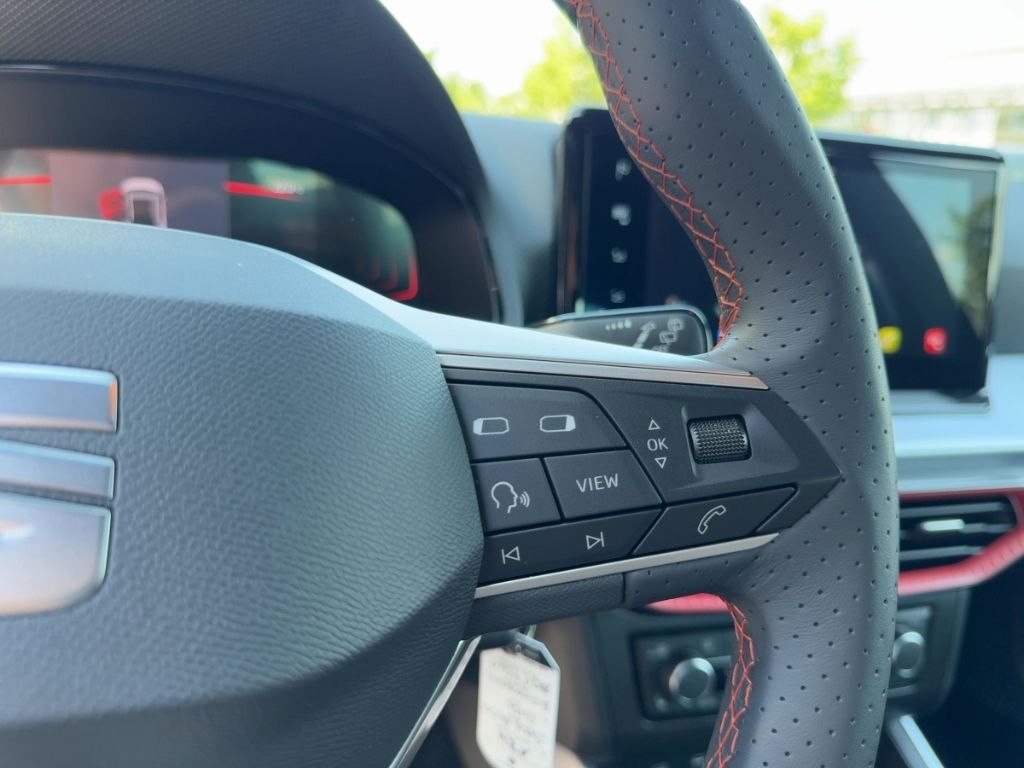 Fahrzeugabbildung SEAT Arona FR AUTOMATIK  NAVI  RÜCKFAHRKAMERA