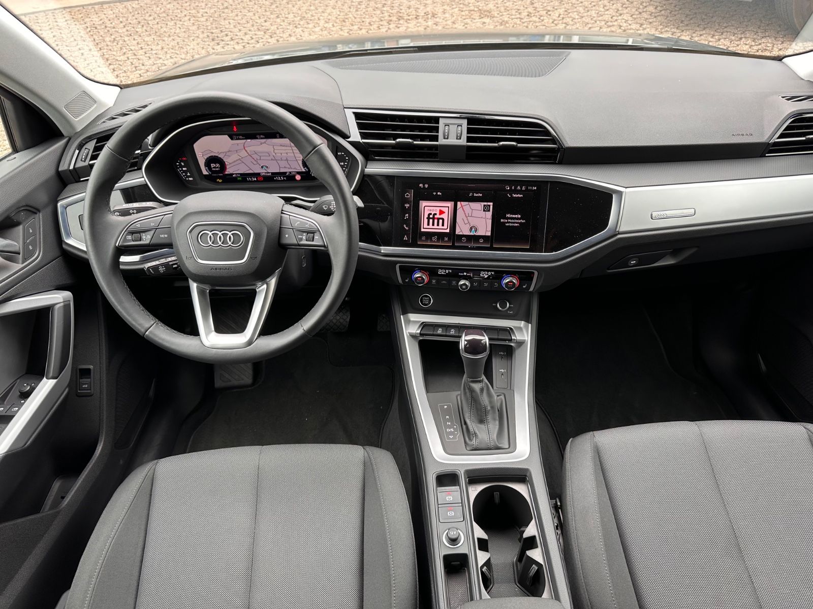 Fahrzeugabbildung Audi Q3 35 TFSI S line S Tronic Navi/ACC/SHZG/LED/PDC