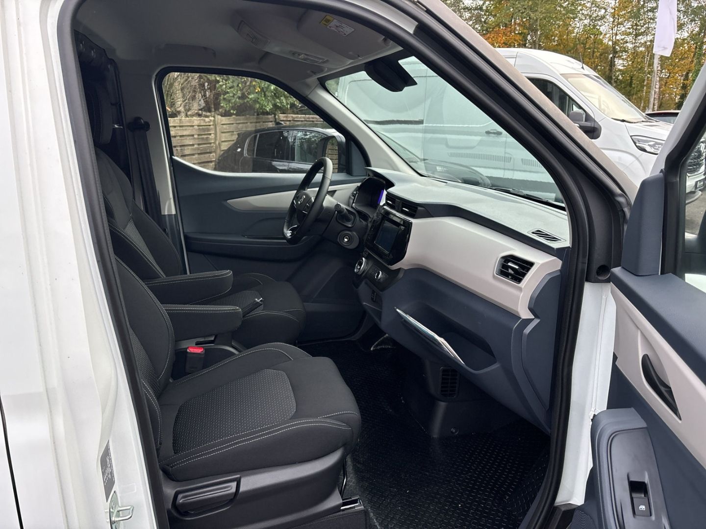 Fahrzeugabbildung Maxus eDeliver3 L1 50KWH LED Rückfahrkam. Temp Tel.