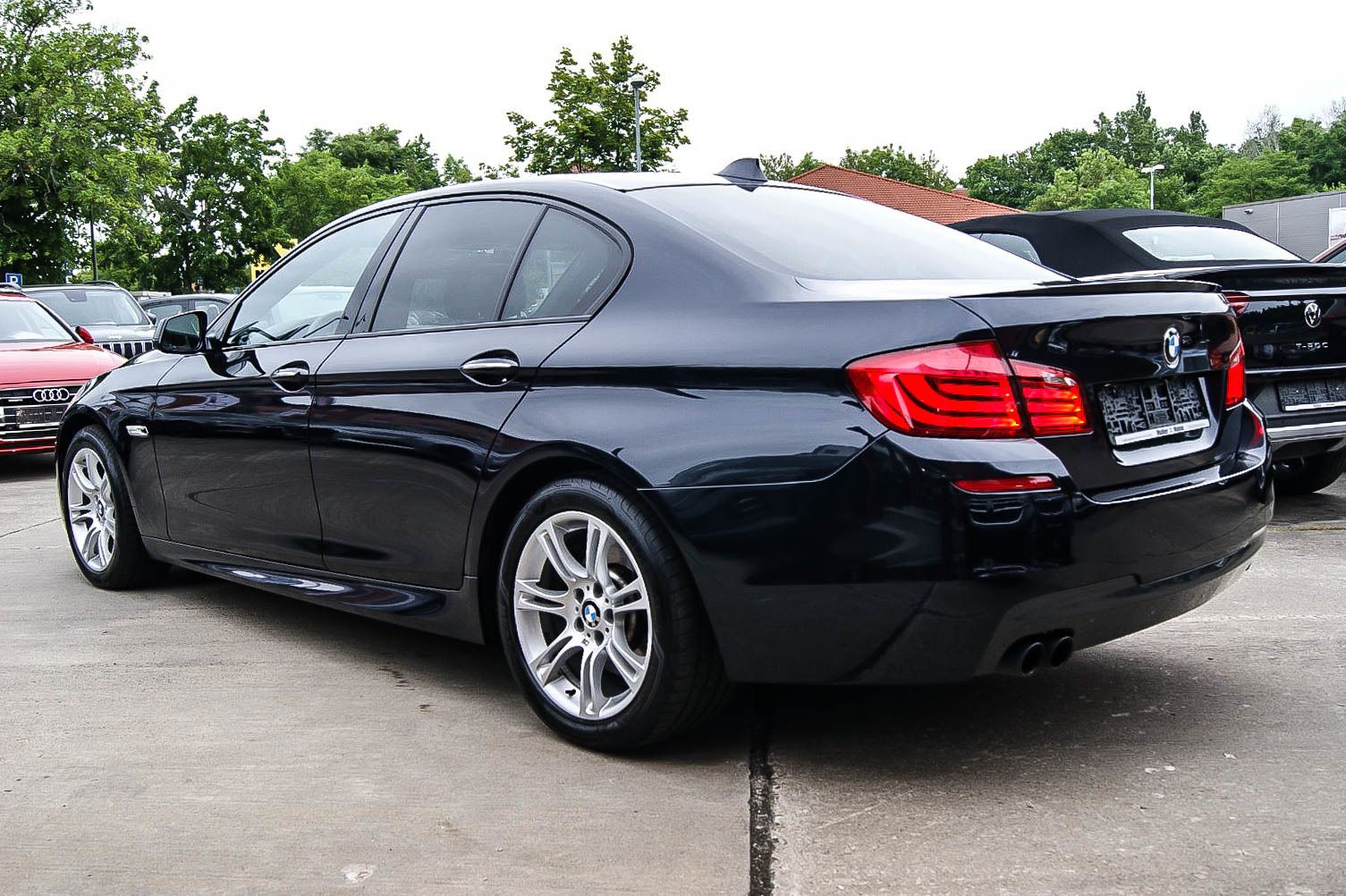 Fahrzeugabbildung BMW 525 d xDrive M-Sport SPORTPAKET SCHIEBEDACH STHZ