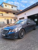 Mercedes-Benz Mercedes E 300 - gebrauchte Mercedes-Benz E 300 aus dem Jahr 2010