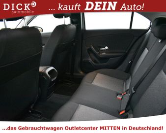 Fahrzeugabbildung Mercedes-Benz A180d LIMO 7G-DCT >NAVI+SITZHZ+PARKASS+MFL+TEMP
