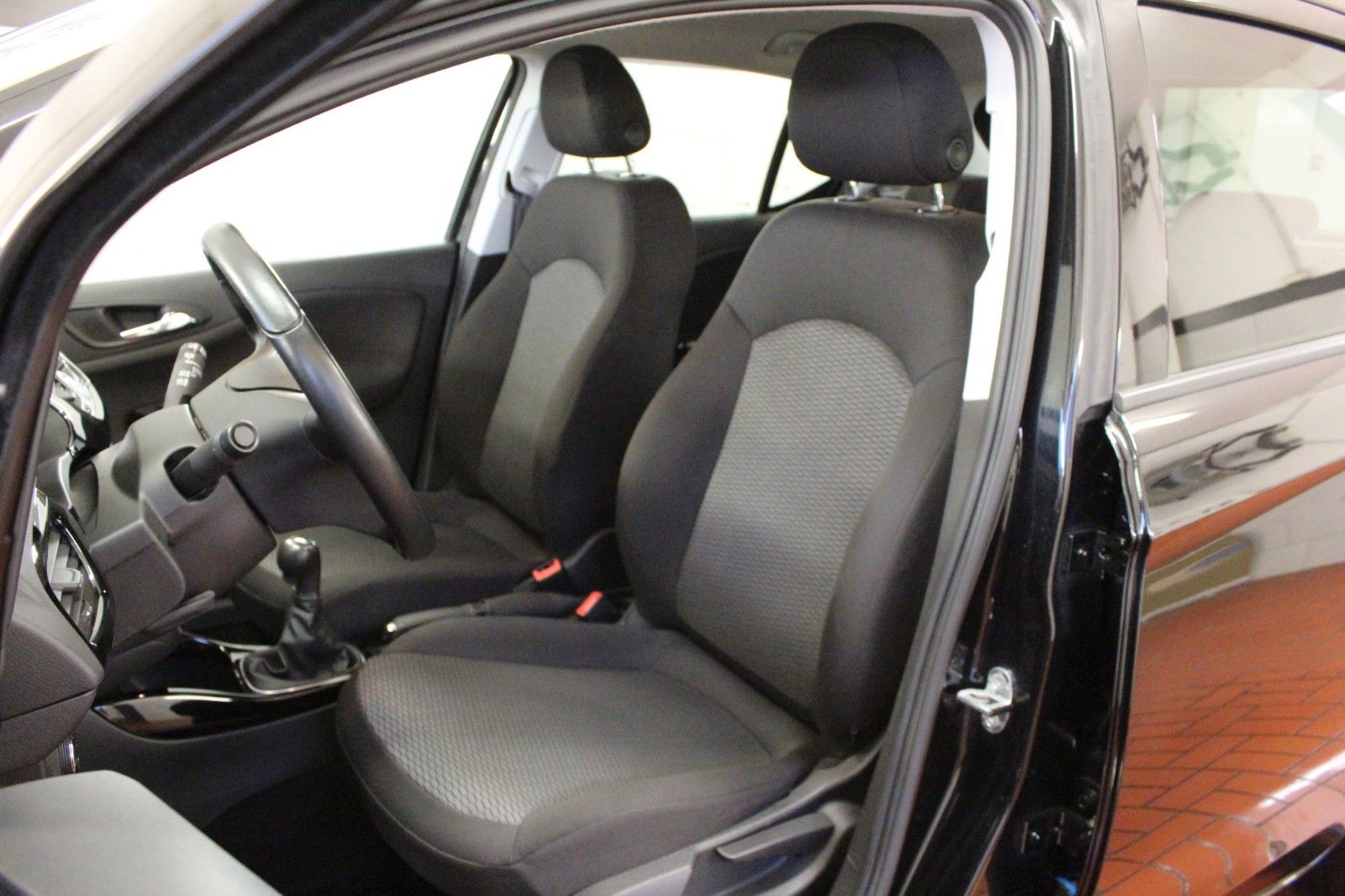 Fahrzeugabbildung Opel Corsa E 1.4 Active Winterpaket*AHK