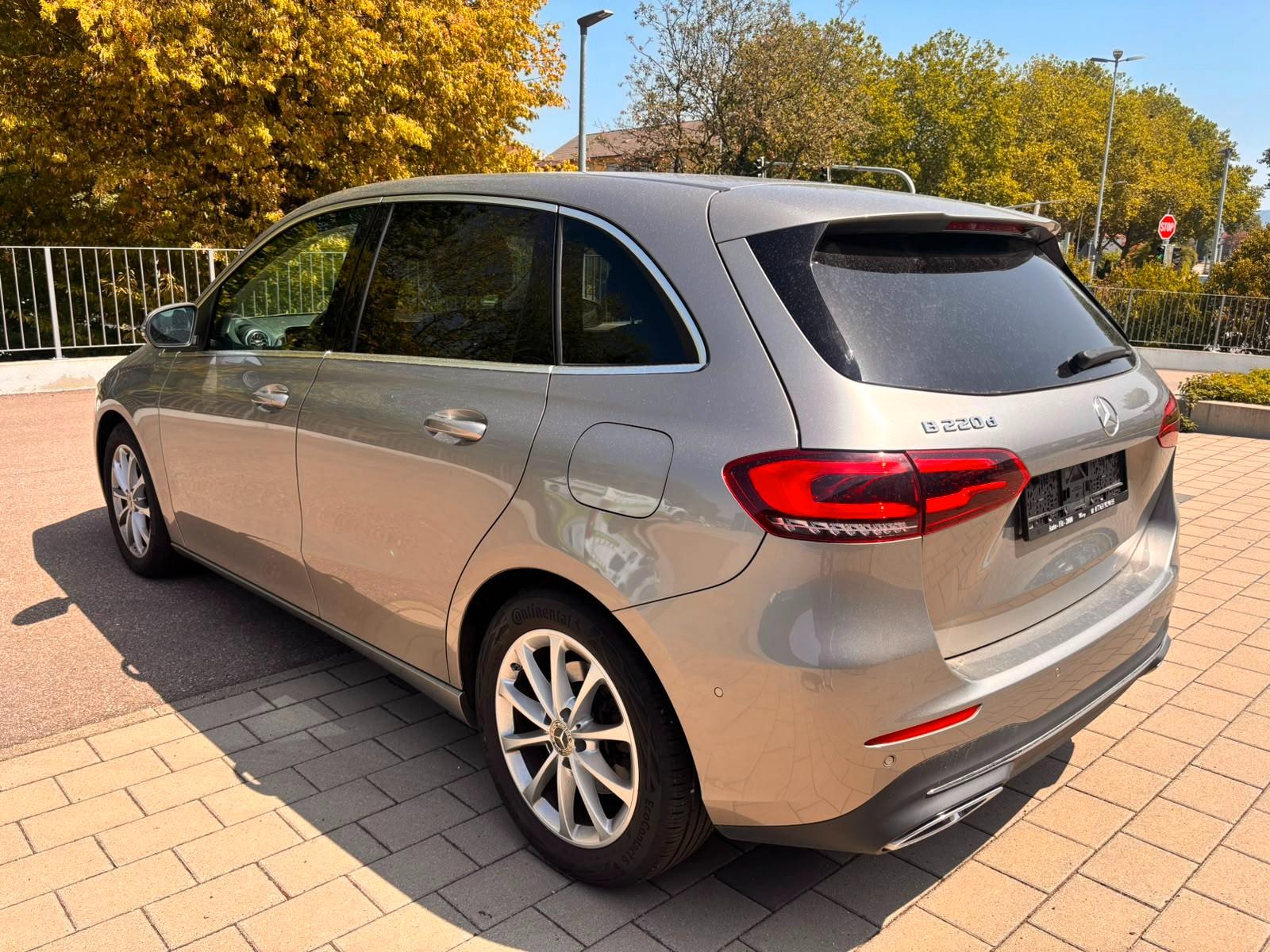 Mercedes-Benz B 220 B B 220 d