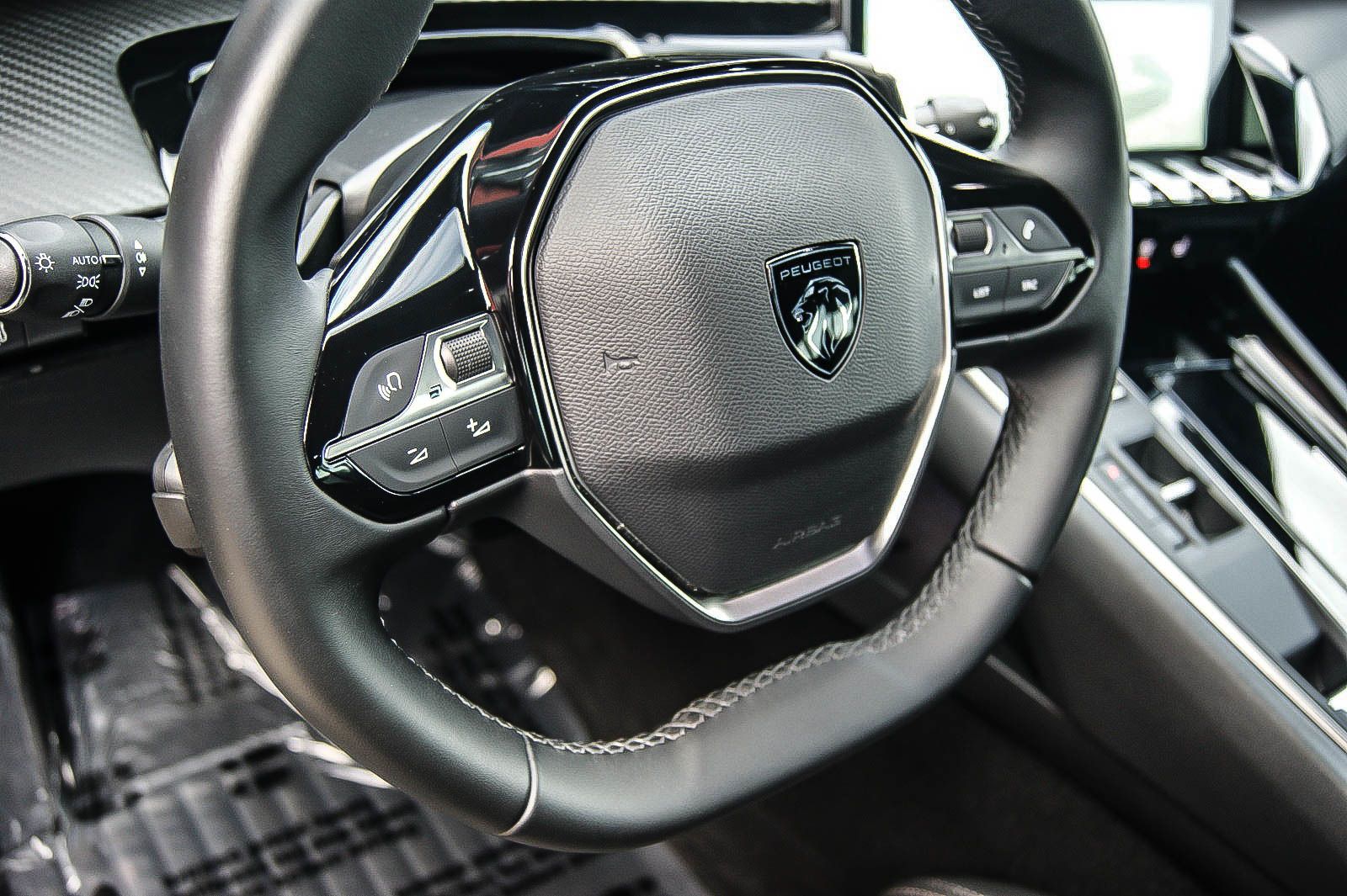 Fahrzeugabbildung Peugeot 508 SW Hybrid 225 Allure ANHÄNGERKUPPLNG LED ACC