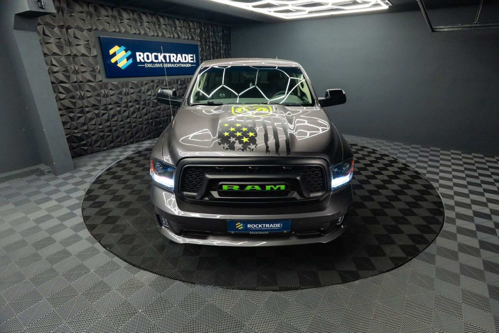 Fahrzeugabbildung Dodge RAM 5.7 V8 HEMI 4x4 OFFROAD Night-Paket LONGBED