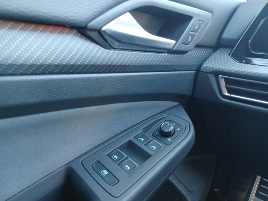 Fahrzeugabbildung Volkswagen Golf 1.5 TSI R-Line Navi, ACC, LED Plus, SWA
