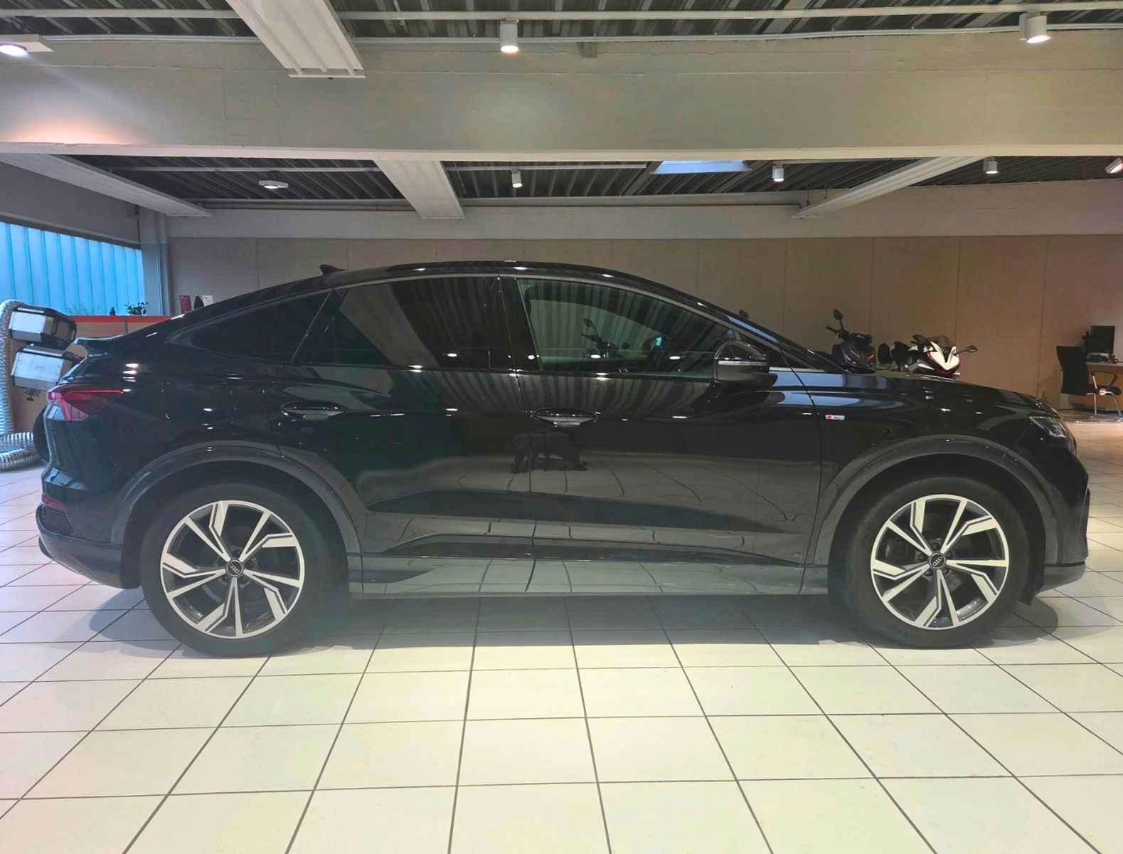 AUDI Q4 — zdjęcie 4