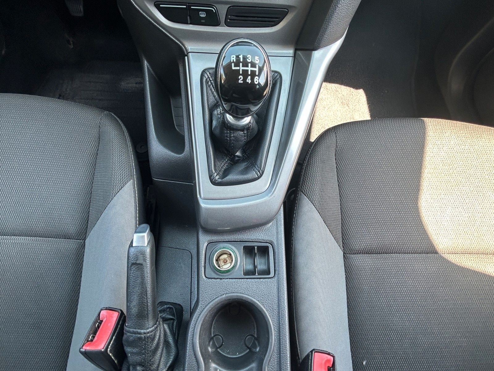 Fahrzeugabbildung Ford Focus Turnier TDCI Kima/TÜV NEU/TOP ZUSTAND