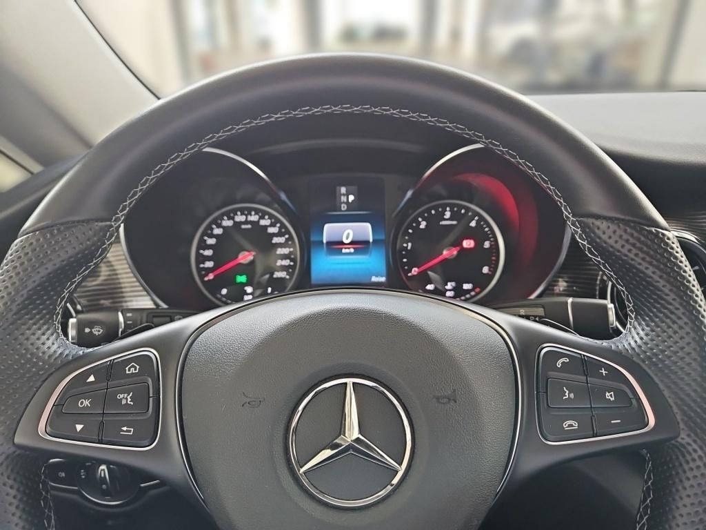 Fahrzeugabbildung Mercedes-Benz V 300 EAV/E 8 Sitze AHK DISTRONIC elektr.ST STHZ