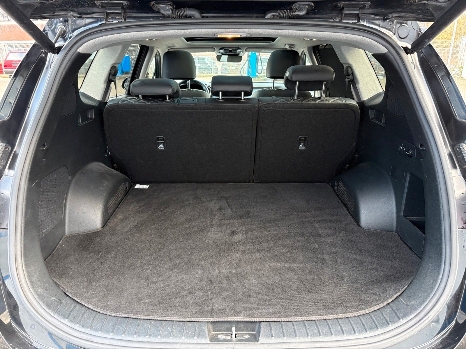 Fahrzeugabbildung Hyundai Santa Fe Prime Plug-In Hybrid Assistenz-Paket