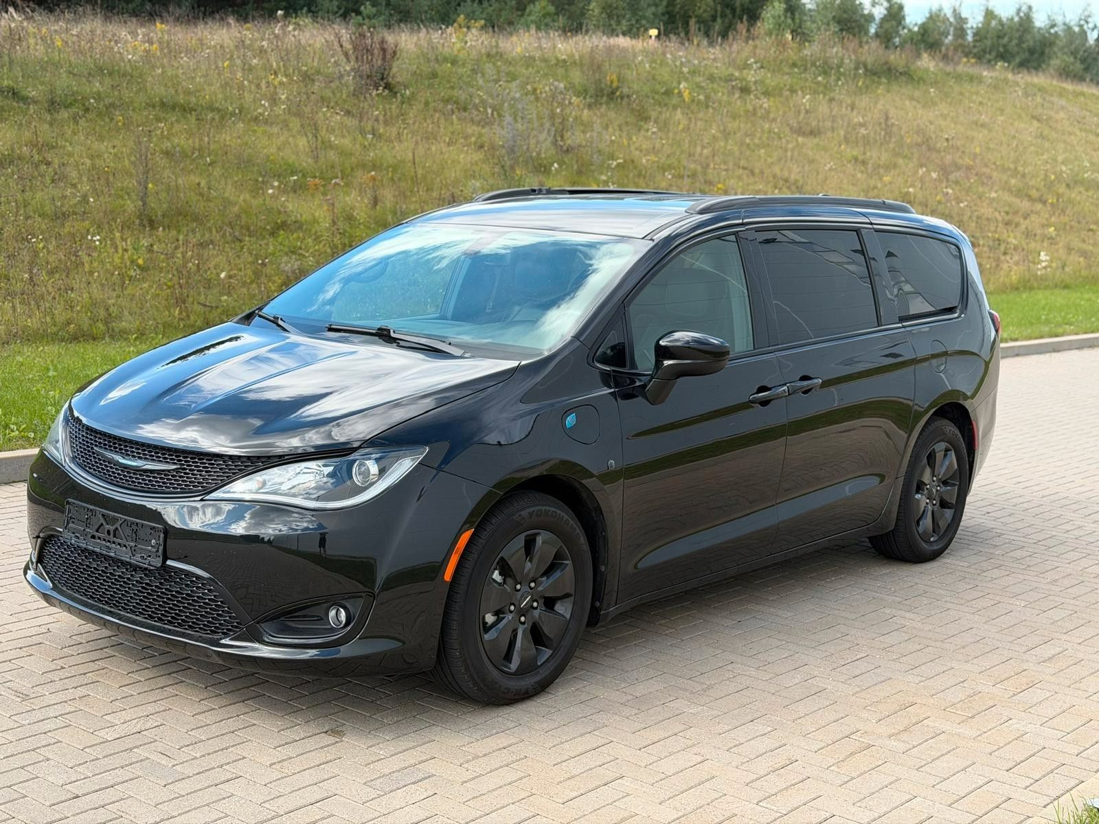 Chrysler Pacifica Hybrid 7-Sitzer Leder Kamera LED