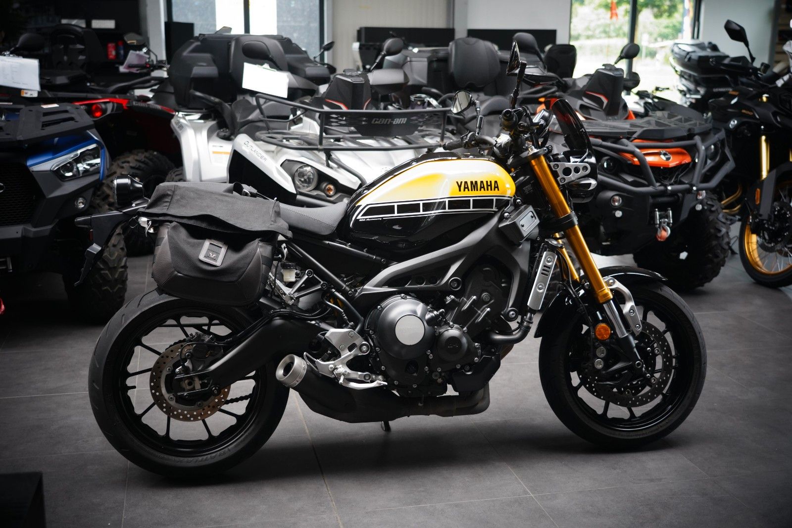 Fahrzeugabbildung Yamaha XSR 900 Top Zustand