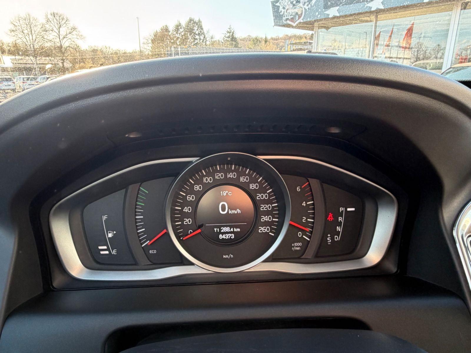 Volvo XC60 2.0d Momentum/Auto./Leder/Navi