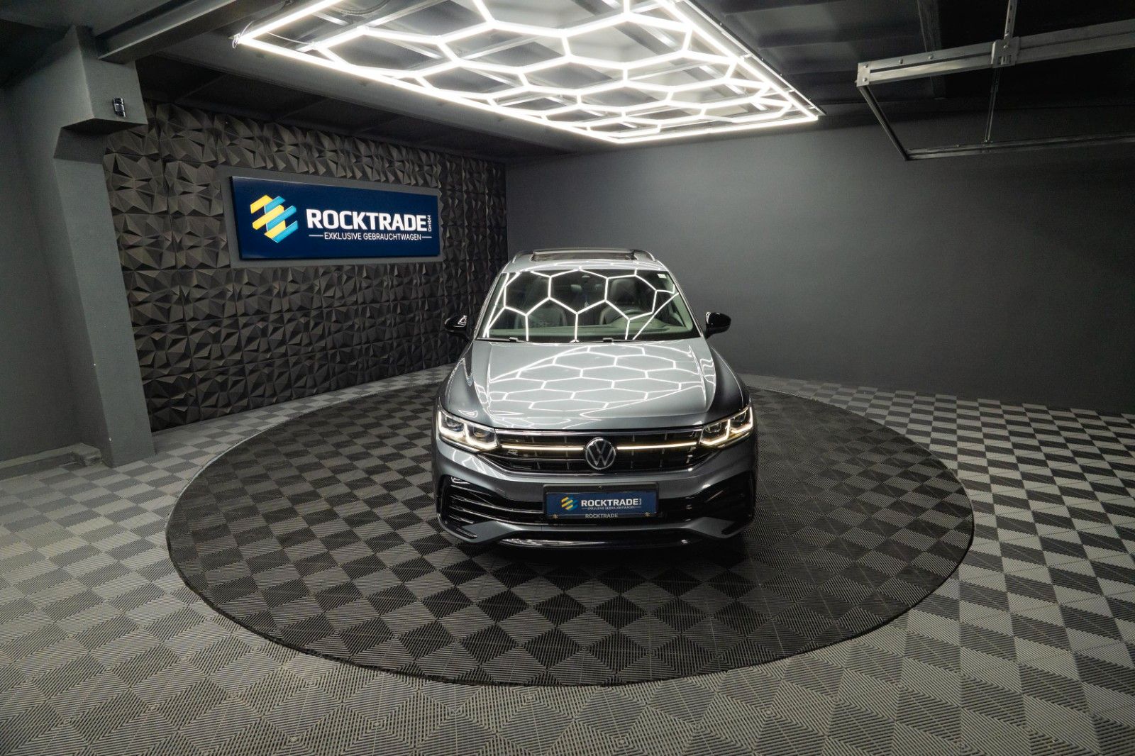 Fahrzeugabbildung Volkswagen Tiguan Allspace R-Line 4Motion HUD | PANO | ACC