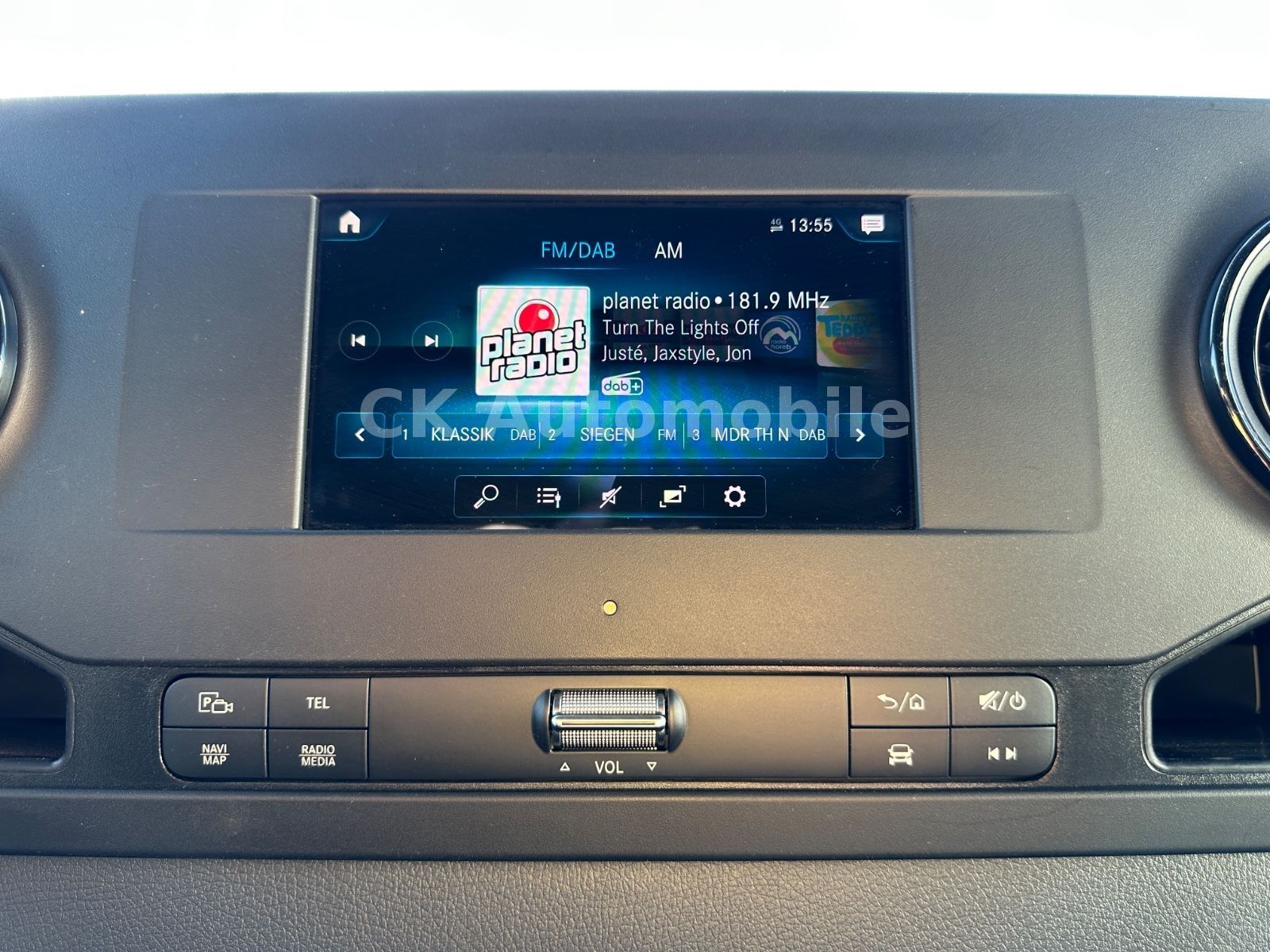 Fahrzeugabbildung Mercedes-Benz Sprinter 319 Kombi 4x4/8 Sitze/Klima/Navi/Kamera