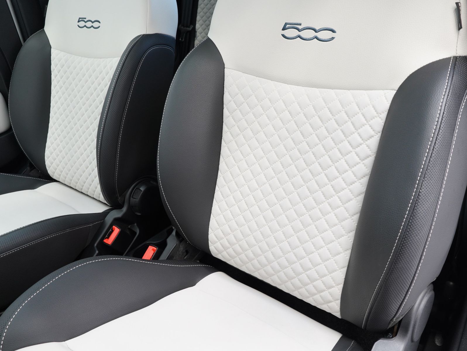 Fahrzeugabbildung Fiat 500 1.0 Mild Hybrid Dolcevita PANORAMA