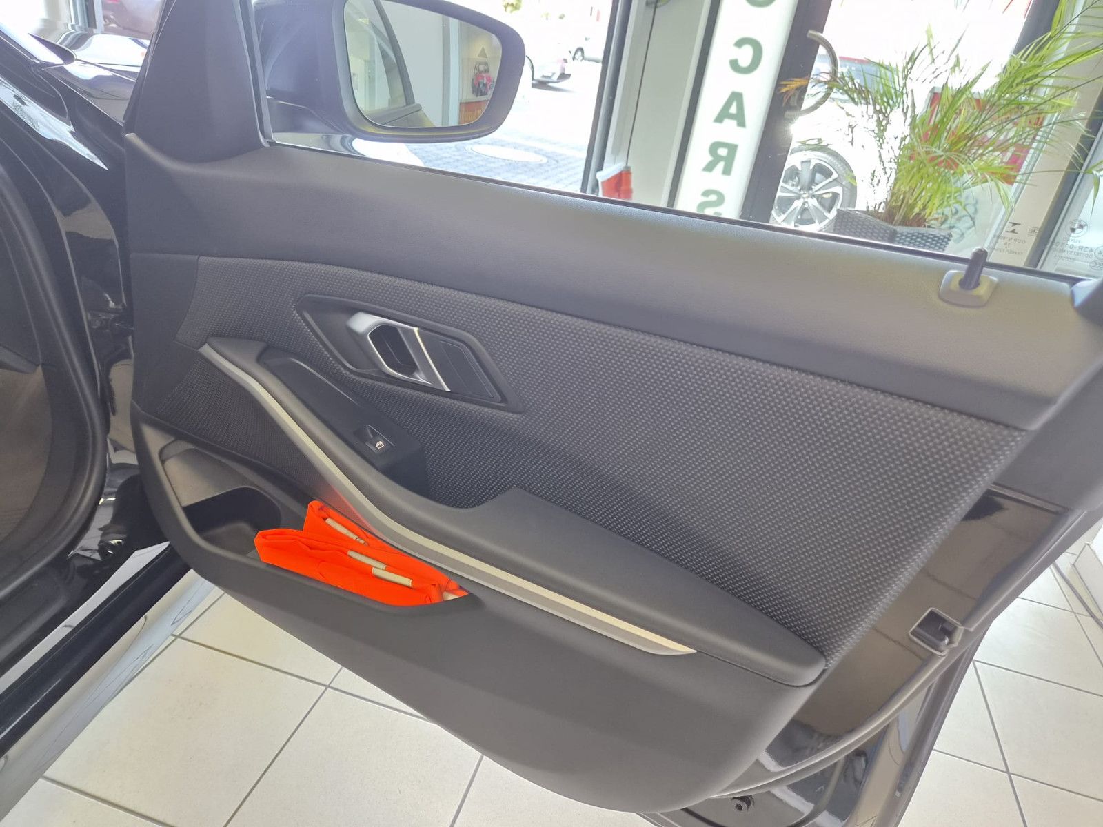 Fahrzeugabbildung BMW 330 e Advantage / NAVI / KLIMA / Garantie
