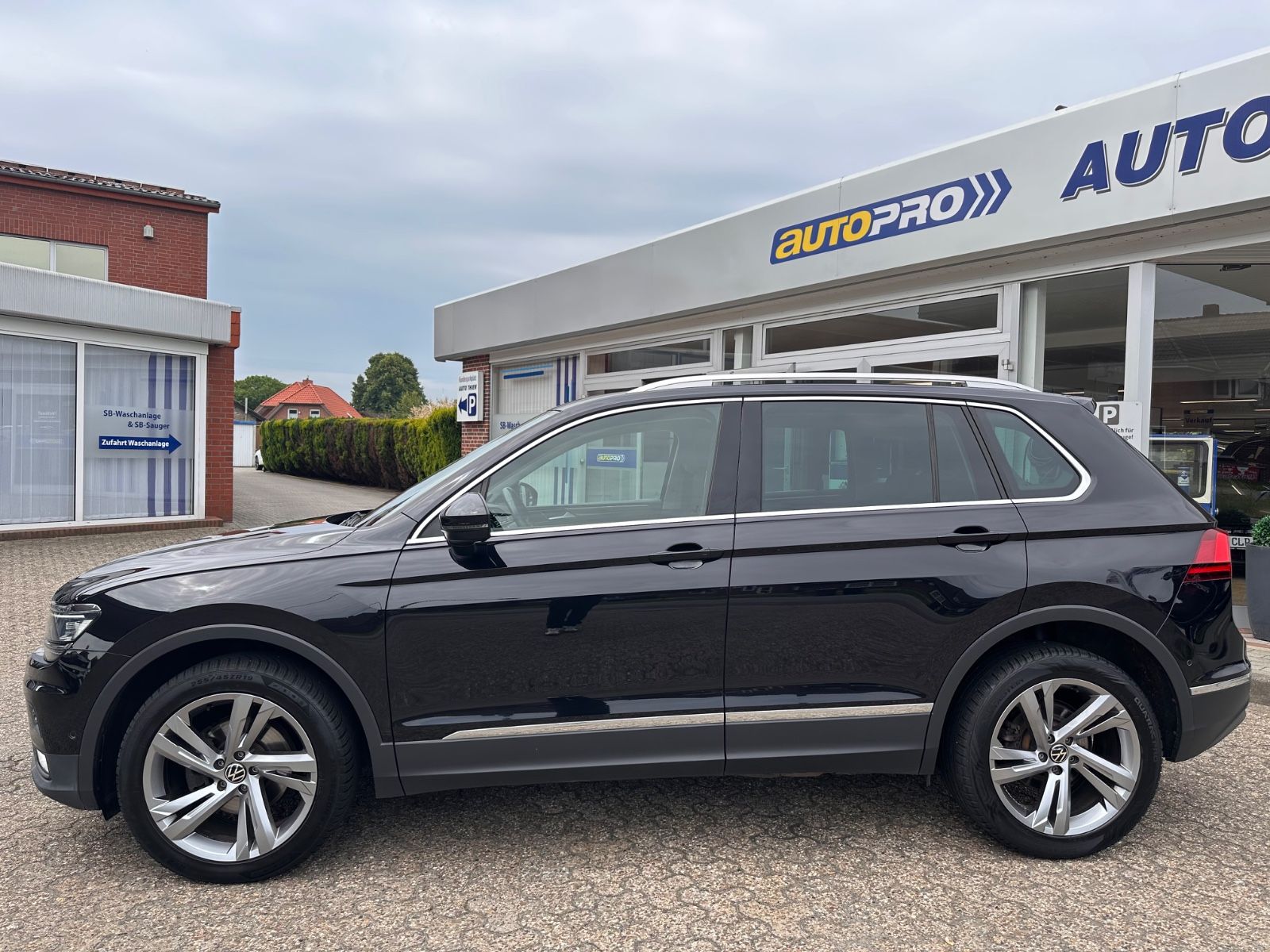 Fahrzeugabbildung Volkswagen Tiguan 2.0 TDI 4M Highline Pano/AHK/ACC/Navi/LED