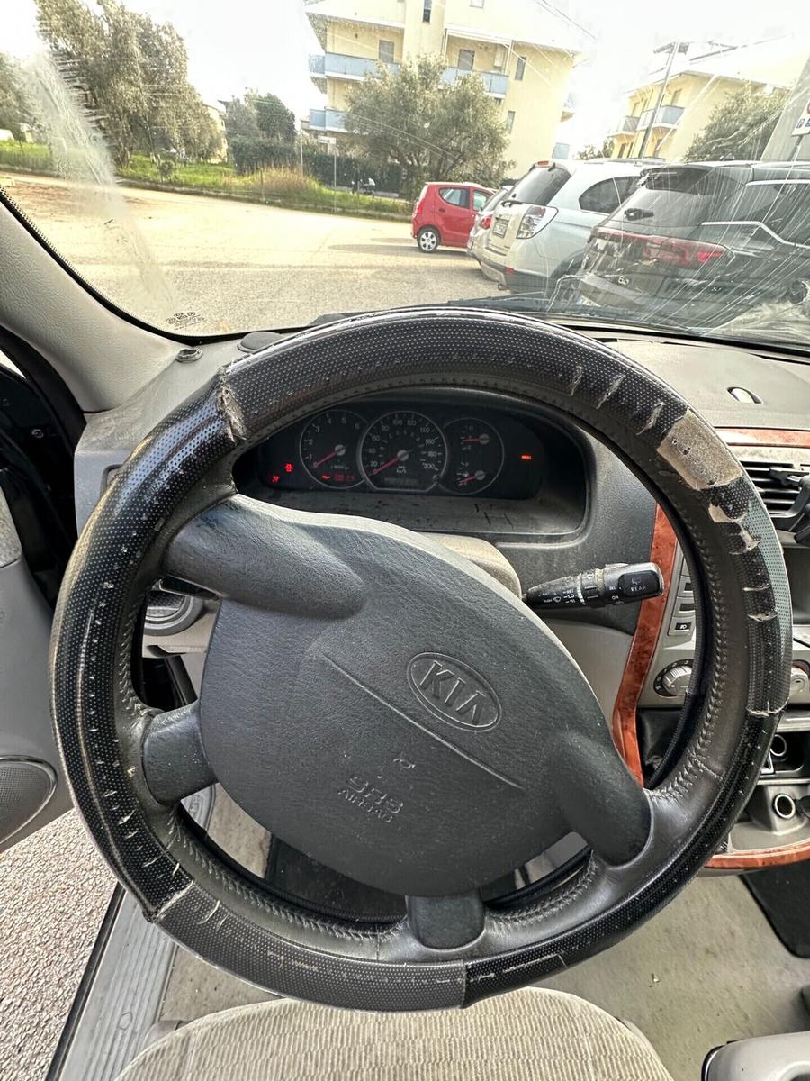 Kia Carnival 2005 — photo 11