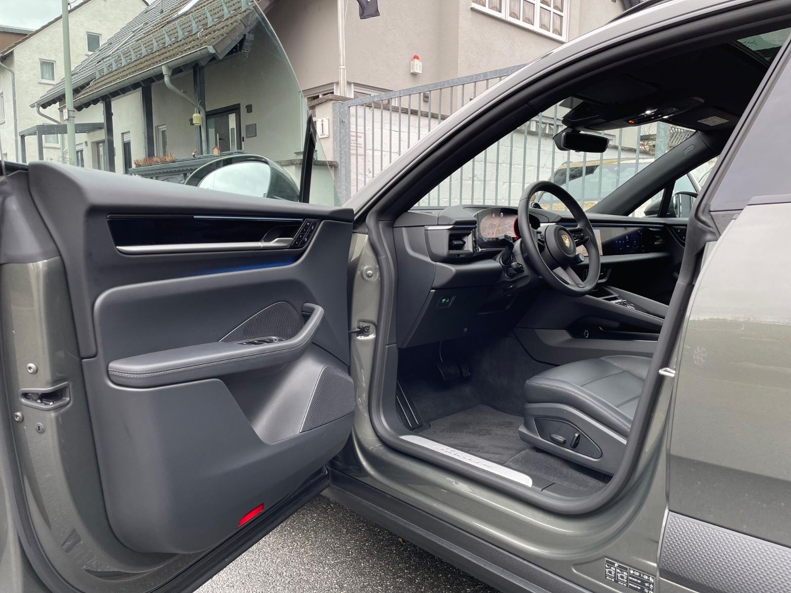 Fahrzeugabbildung Porsche Macan 4 |ACC|22"|Pano|3.Disp|SportChrono|PASM|