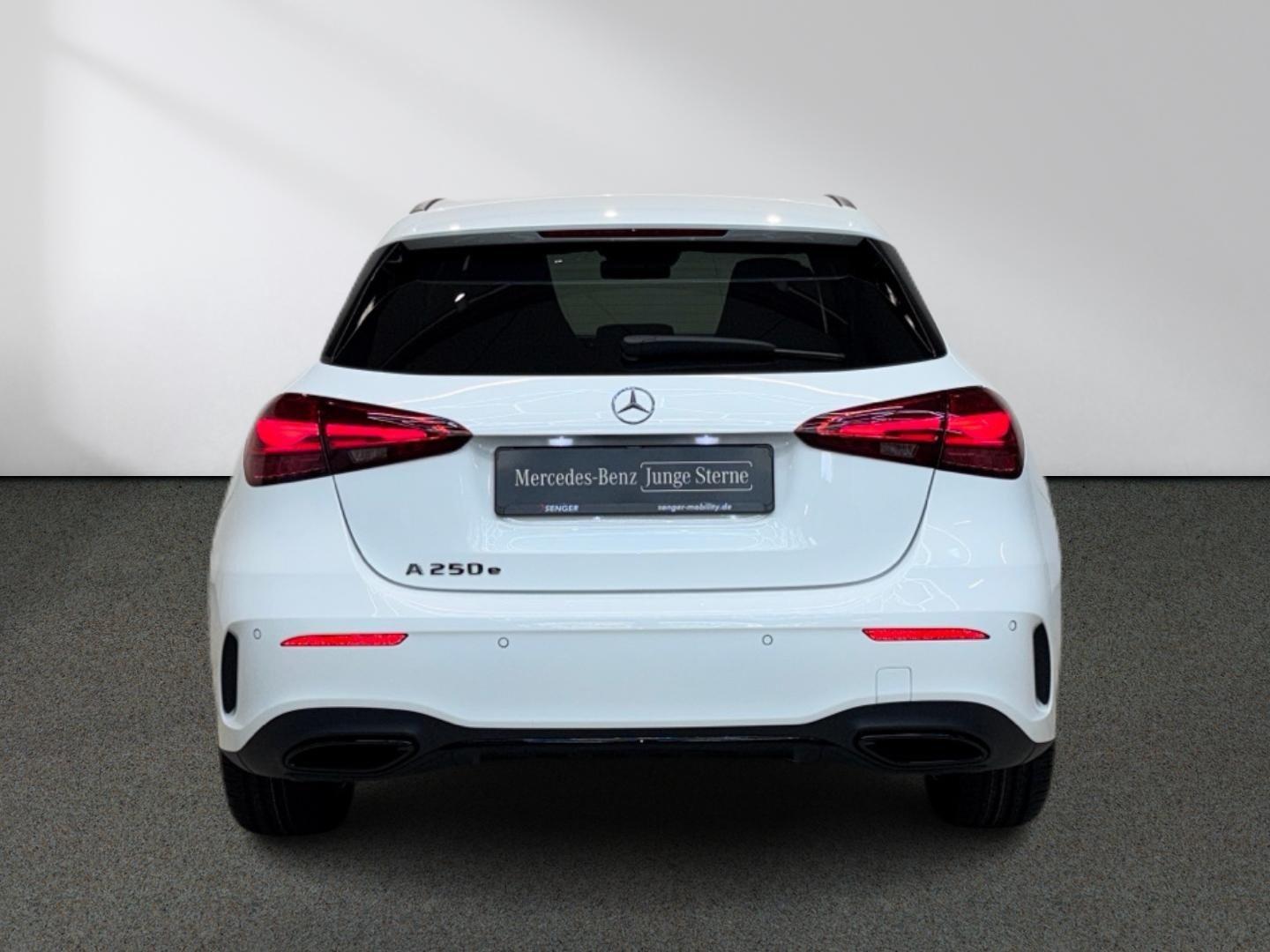 Mercedes-Benz A 250 e AMG Advanced Plus Night Ambiente LED AHK