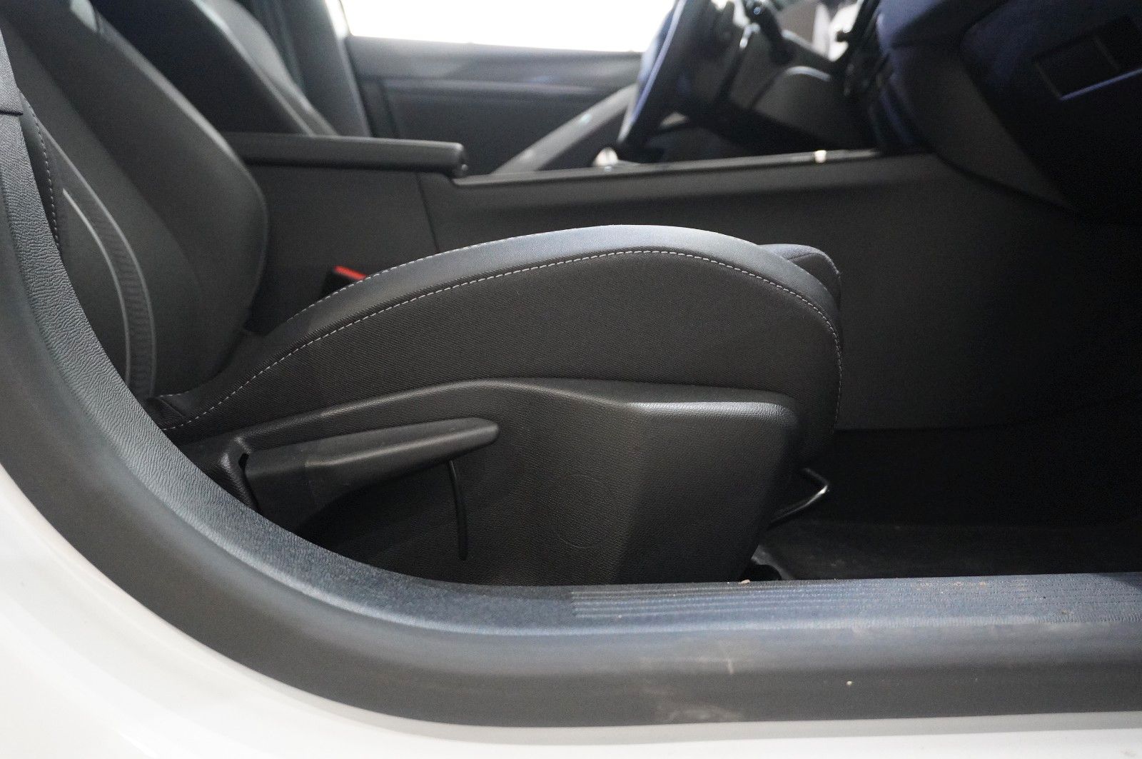 Fahrzeugabbildung Opel Astra L ST 1.2T GS SPORT NAVI/LED/360°/SPORT/DAB