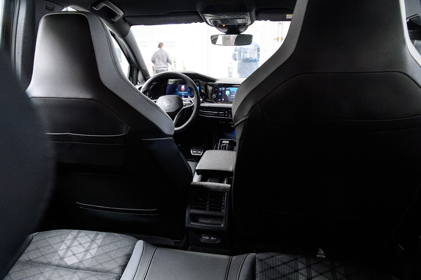 Fahrzeugabbildung Volkswagen Golf VIII R-Line +Led +Keyless+We Connect Plus