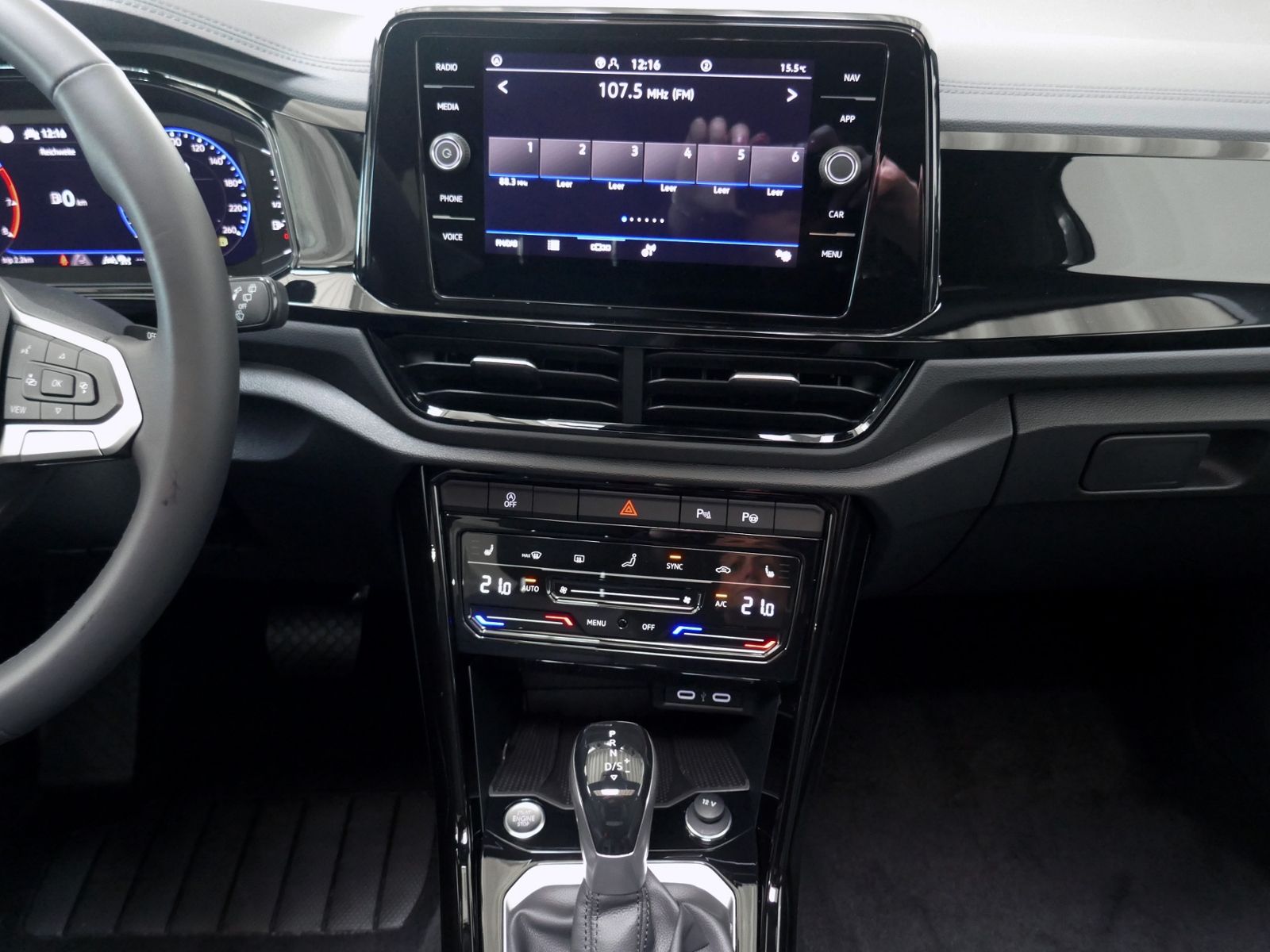 Fahrzeugabbildung Volkswagen T-Roc Style 1.5 TSI DSG | LED RFK ACC