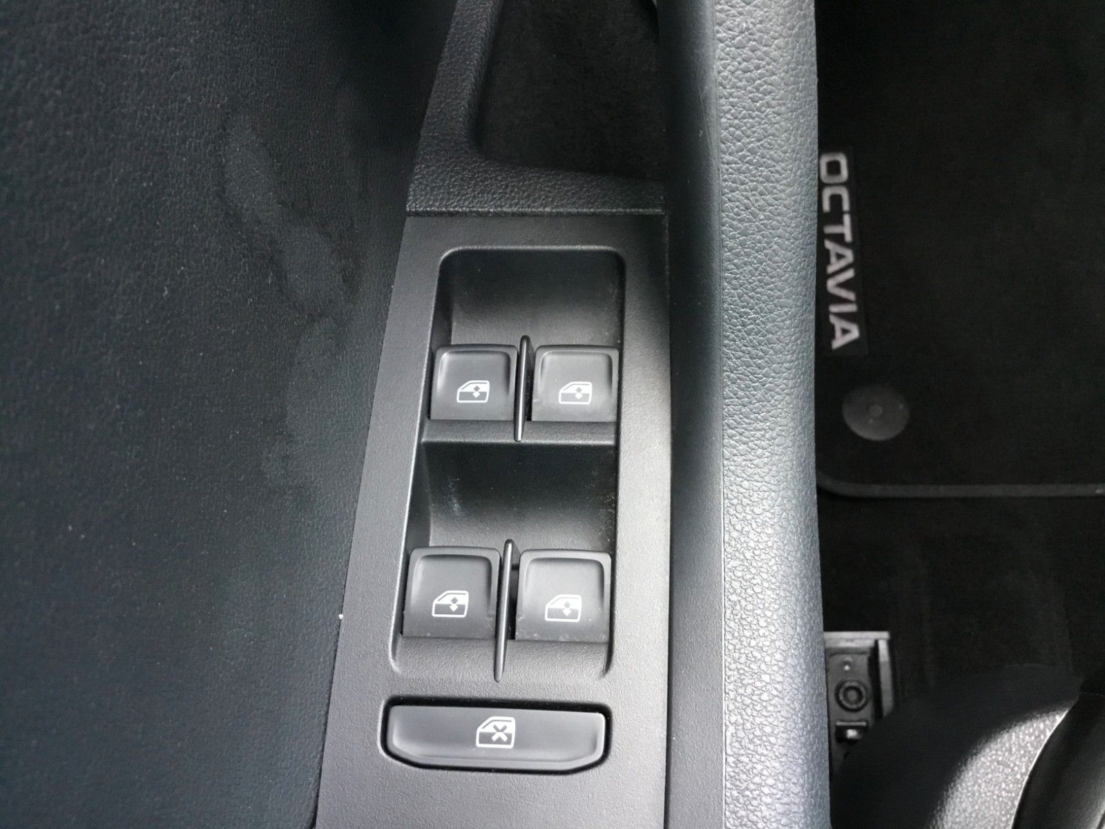 Fahrzeugabbildung SKODA Octavia 2.0 TSI DSG 4x4 Style Combi+AHK+Kamera